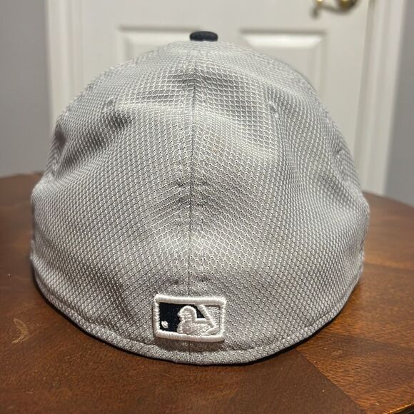 🔥⚾️ NY YANKEES MLB New Era 59Fifty Fitted Authentic Hat - Sz 8 - PERFECT - Picture 3 of 8